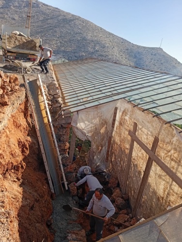 Cumhuriyet Mahallesi: Olası su baskınlarının önüne geçmek adına yeni su tahliye kanallarının yapımına başlandı. Bu sayede mahalledeki altyapı sistemi modernize ediliyor.