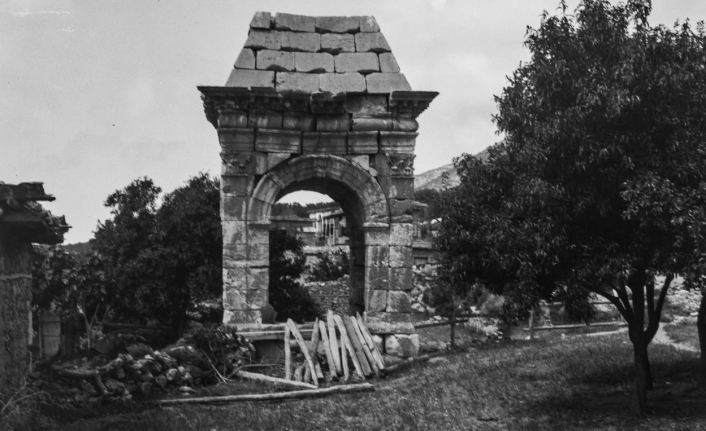 Aydıncık'ın Gizemli Simgesi: 1500 Yıllık Dört Ayak Anıt Mezarı ve Efsanesi