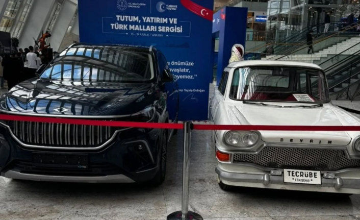 Yerli Otomobil Tarihinin İki Dev Simgesi: Devrim ve TOGG, Ankara YHT Garı'nda Buluştu!