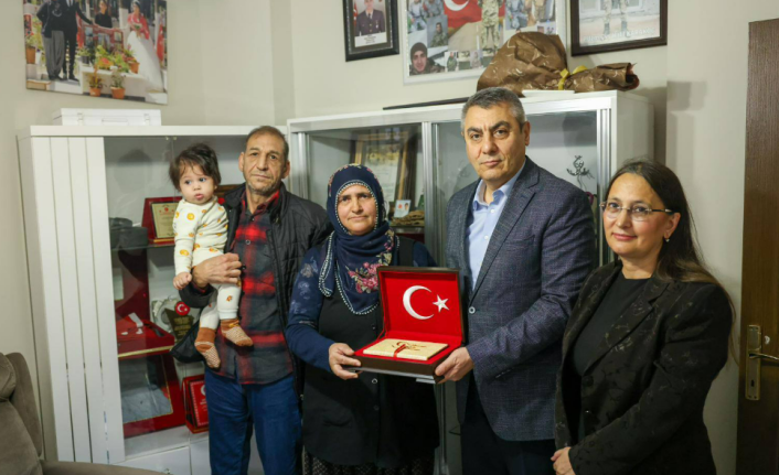 Mersin Valisi Atilla Toros’tan Şehit Ailesine Anlamlı Ziyaret