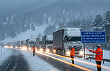 Sertavul Geçidi TIR ve Kamyon Trafiğine Kapatıldı: Karaman-Mersin Yolunda Kar Esareti