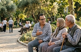 Yaşlı Bakım Uzmanından "Sıcak Havası" Uyarısı. "Yaşlıları Eve Hapsatmek Sağlıklarını Olumsuz Etkiliyor"