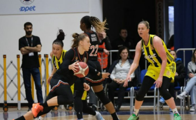 Şampiyonlar Ligi Kapışması: Fenerbahçe, ÇBK Mersin Karşısında Namağlup Liderliğini Sürdürdü!