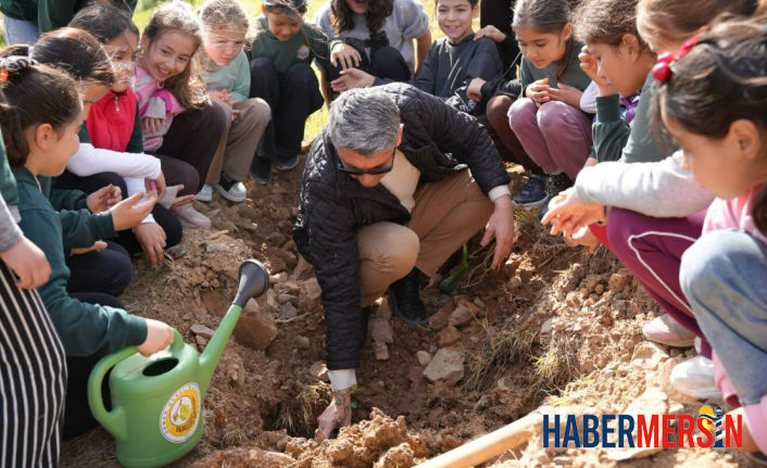 Aydıncık’ta Geleceğe Nefes: Başkan Kılıçarpa ve Kaymakam Çelik Fidanları Toprakla Buluşturdu