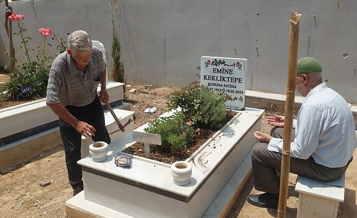 Ebedi Aşkın Cuma Ziyareti. Demir Dede Her Hafta Eşinin Başucunda