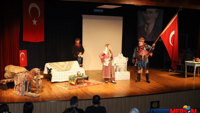 Nazilli'de oynanan tiyatro oyunu vatandaşlardan tam not aldı
